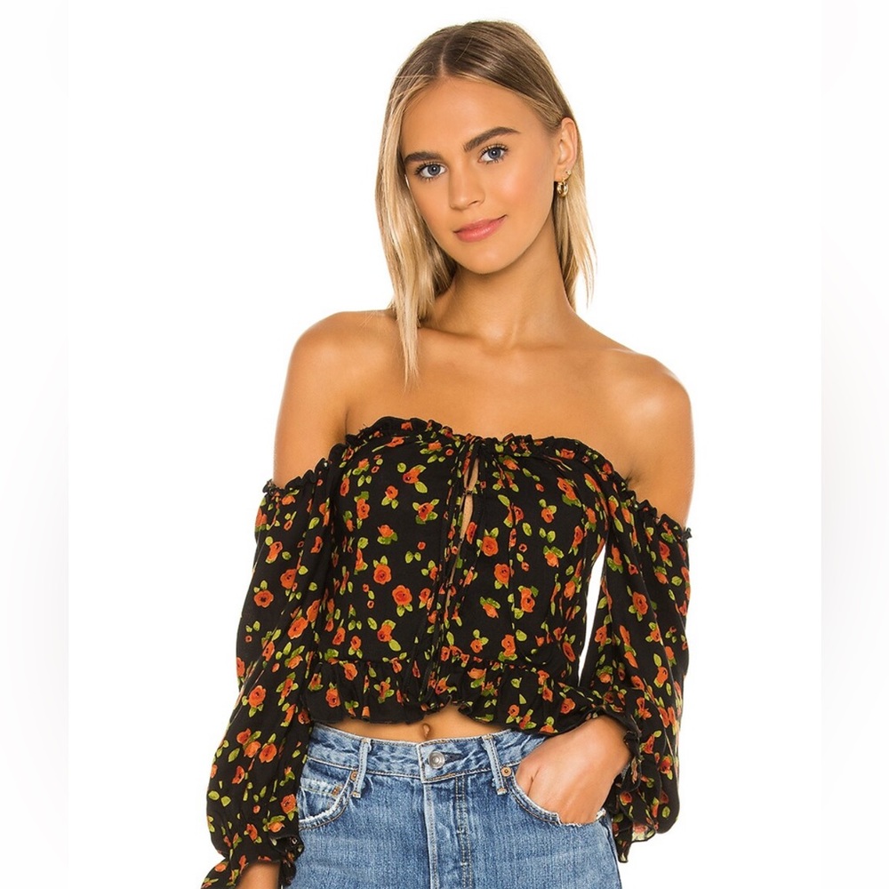 Jens Pirate Booty floral blouse. Off the shoulder or on. Black w flowers Size s